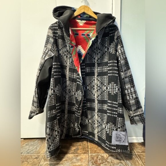 Play Buffalo Reversible Hooded Fleece Jacket – Southwest Aztec Pattern - Picture 12 of 15